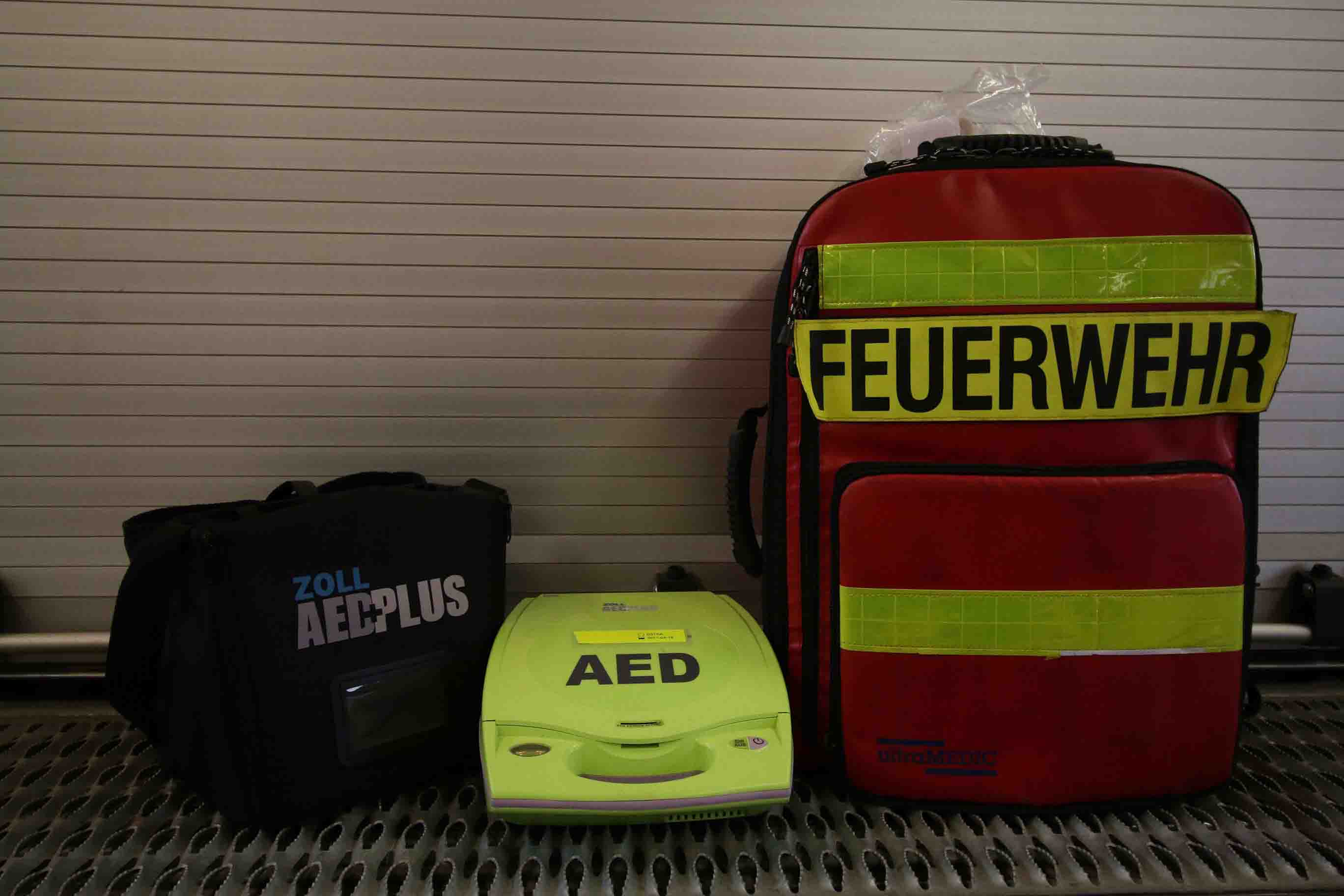 Rettungsrucksack und AED Titelbild